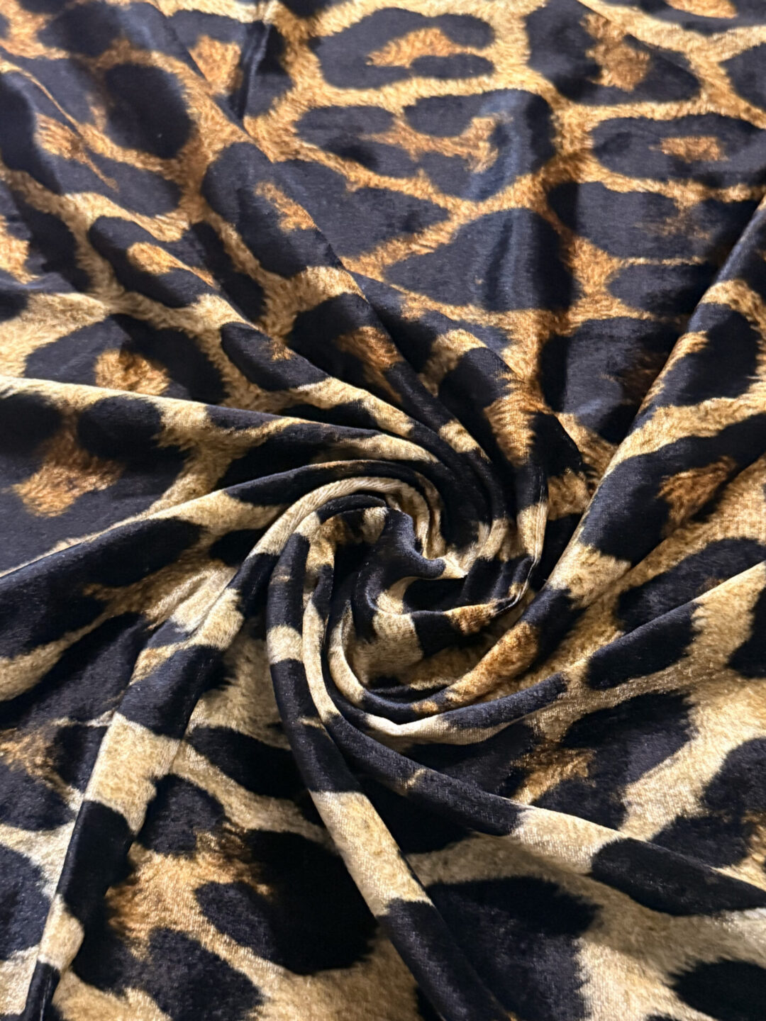 Stampa digitale ad alta definizione su tessuto, motivo animalier – Silk Lab Italy